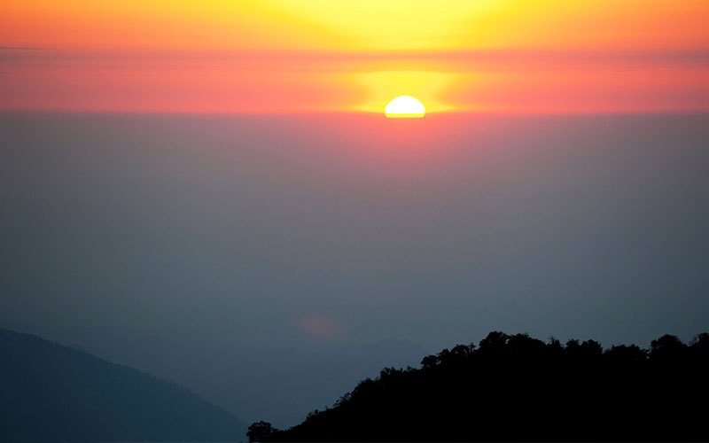 Take in the Sunrise from Tiger Hill Take in the Sunrise from Tiger Hill